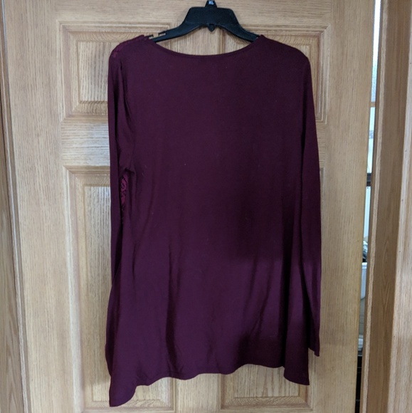 Maroon floral lace top - Picture 2 of 4